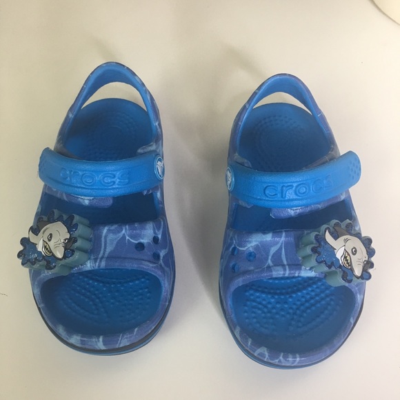 crocs baby shark